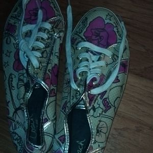 Iam selling coach shoes